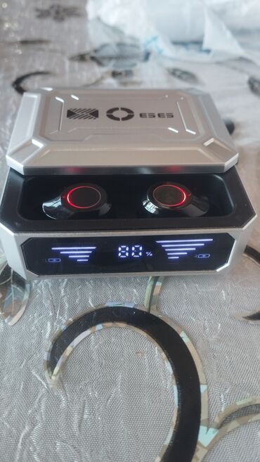 mini nauşnik: Yeni Earbuds m99 siyirme gozel gorunuslu ses effektli faiz gosteren