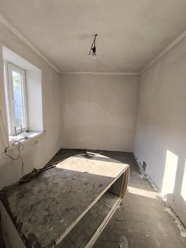 село нижняя ала арча: Полдома, 20 м², 3 комнаты, Агентство недвижимости, Старый ремонт