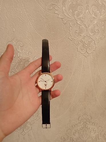 saat barter: Zərif dizaynlı uniseks qol saatı - Brend işarəsi: Chanel (korpus — 1