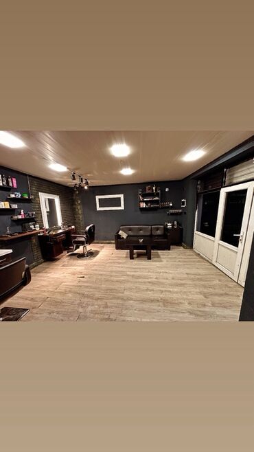 Hazır biznes: 📍 Gənclik metrosu yaxınlığında tam hazır bərbər salonu satılır — 14