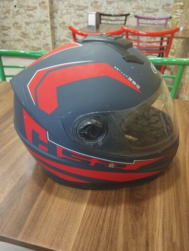 Moto dəbilqələr: BMC brendinə məxsus, qara və qırmızı rənglərdə motosiklet dəbilqəsi