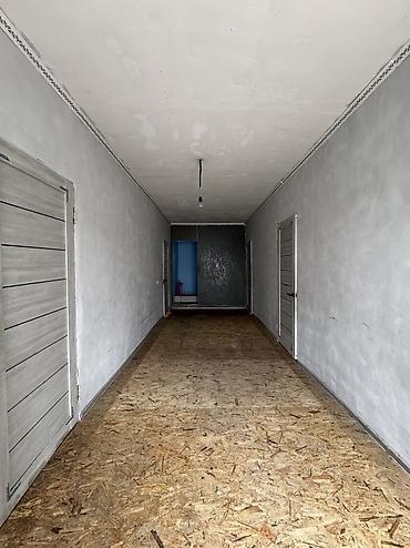 Продажа коттеджей и домов: ✨Продается дом с подвалом в с. Сокулук✨ 🏡Характеристики: • Комнат - 4 — 4