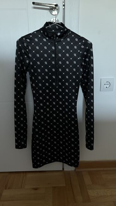 Ženska odeća: XS (EU 34), bоја - Crna, Drugi stil, Kratkih rukava