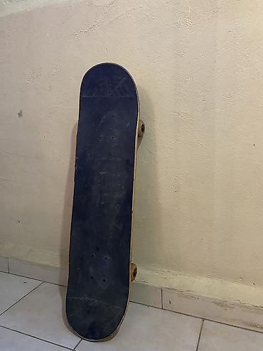 tekerli çantalar: Skateboard 25 manat endirim oluna biler sürmürem (təkərləri — 2