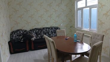 Uzunmüddətli kirayə mənzillər: Kirayə verilir: 2 otaqlı, mebel və məişət texnikası ilə təmin olunmuş — 4