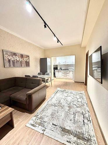 İcarəyə verilir 3 otaqlı yeni tikili 100 m², 28 May m. Kateqoriya — 3