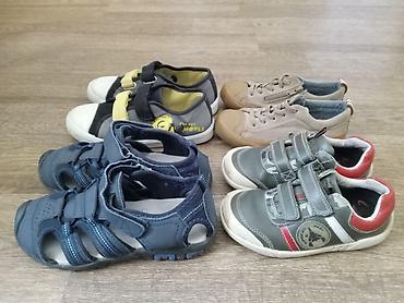 тигр: 800 сомов пара. Alive синие босоножки, 32 размер,б/у. Clarks зелёные — 2