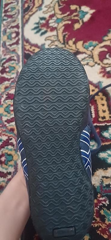 Şəxsi əşyalar: Məhsul: Asics brendinin yüksək boğazlı idman ayaqqabısı (HOMA — 5