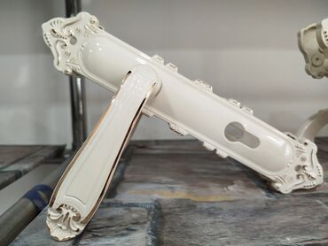 дверные замки в баку: Klassik üslubda qapı tutacağı dəsti - Material: möhkəm metal gövdə