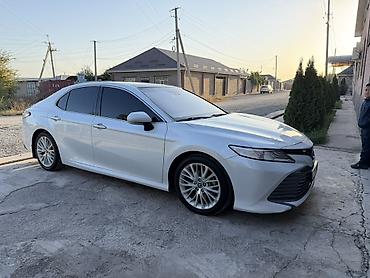 бмв g30 530i: Toyota Camry: 2018 г., Седан — 4