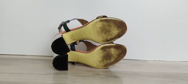 Γυναικεία είδη Υπόδησης: Σανδάλια Fendi. Αυθεντικός. Πολύ καλή κατάσταση. Δέρμα. Τακούνια 6 cm — 7