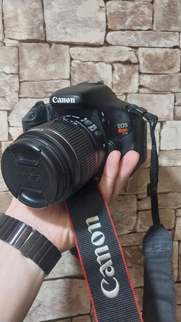 tsifrovoi fotoapparat canon powershot sx410 is black: Canon 600d (rabel t3i) + 18-55mm; 70-300mm obyektiv + çanta +8lik kart