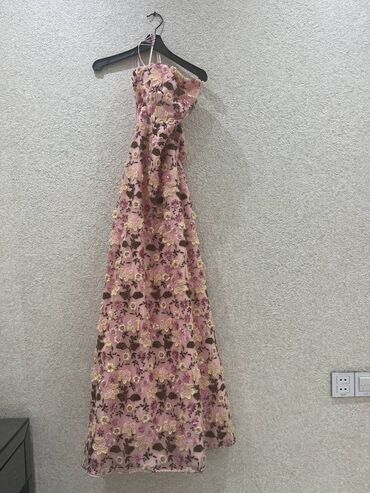 İsabel Garcia brendinin paltarı, ölçüsü S. 2 dəfə geyinilib. Uzun