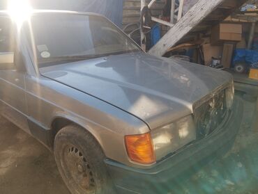 mersedes titanik: Mercedes-Benz 190: 2 l | 1992 il Sedan