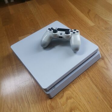 dzojstik za segu: Sony PS4 White Edition u odlicnom stanju ! ! !    Moguca zamena za