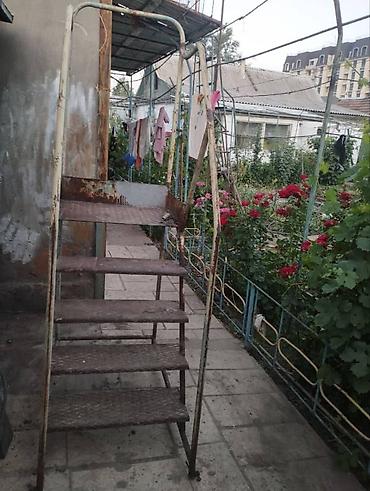 Продажа коттеджей и домов: Продается уютный дом в центре Токмака! Адрес: г. Токмак, ул. Р — 21