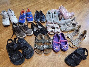 продам обувь детскую: Продаю обувь размеры от 29-35 примерно цены от 200-500 сом