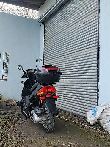 Mopedlər,skuterlər: Qara rəngli şəhər skuter - Rəng: qara - Kuzov tipi: şəhər — 11