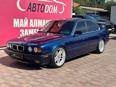 bwv e34: Автомобиль BMW E34 в синем цвете с серым салоном. Оснащен люком и