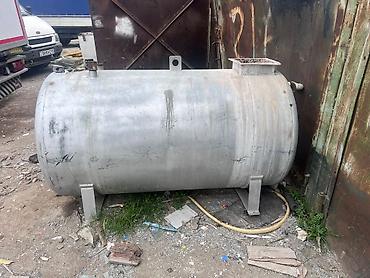 Baklar və çənlər: Sənaye tipli metal çən - Material: qalın divarlı metal (ehtimalən — 1