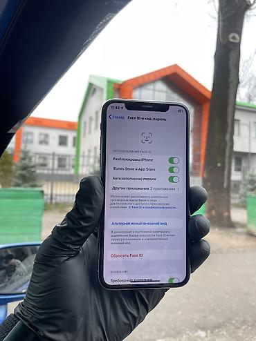 Apple iPhone: IPhone X, Б/у, 64 ГБ, Белый, 72 % — 10