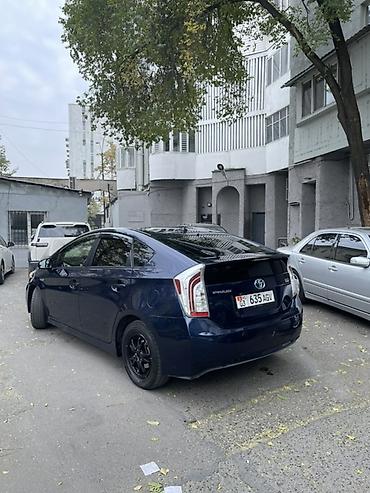 genesis g90: Toyota Prius: 2015 г., 1.8 л, Автомат, Гибрид, Лифтбек — 3