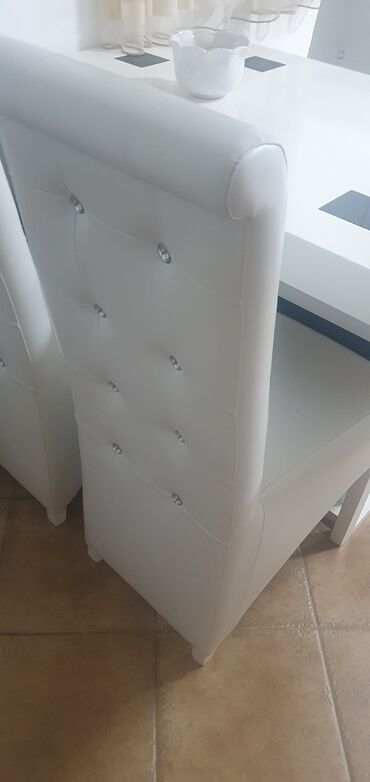 Setovi stolova i stolica: Sto i 4 stolice na prodaju na lalafo.rs — 4 Setovi stolova i stolica: Sto i 4 stolice na prodaju — 4