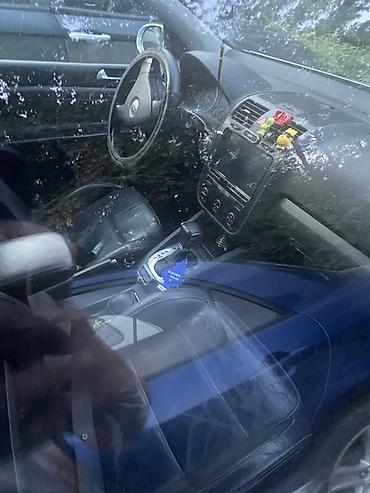 otkup vozila: Volkswagen Golf V, srebrna boja, 5 vrata (hečbek). Alu felne sa VW — 3