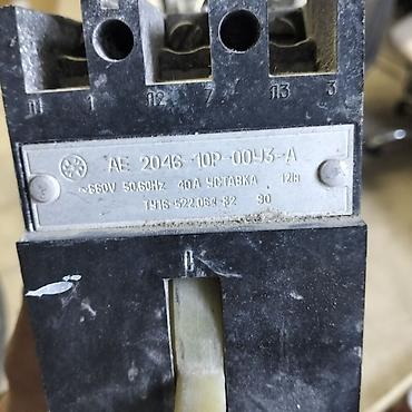 elektrik naqilleri: Sənaye tipli seçici açar və avtomat paket - Gərginlik: 380 V (paneldə — 4