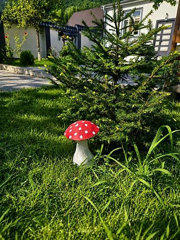 Bağ, çöl masa və oturacaq dəstləri: 🏡 Qəbələdə mərkəzdə dağ mənzərəli 8 nəfərlik sakit ərazidə yeni — 15