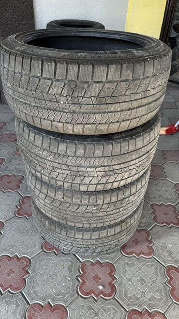 дополнительные колеса: Шины 225 / 45 / R 18, Зима, Комплект, Легковые, Bridgestone