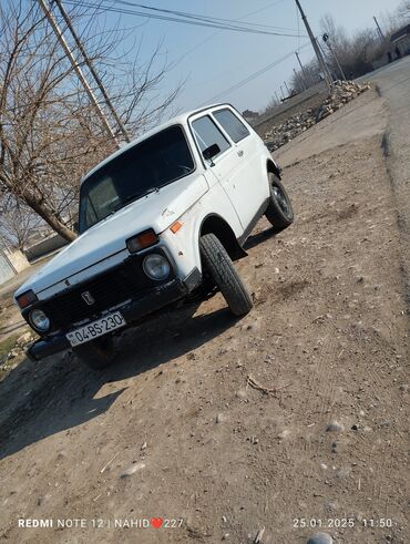 mikroavtobus satilir: VAZ (LADA) 4x4 Niva: 1.7 l | 1982 il 258000000 km Universal