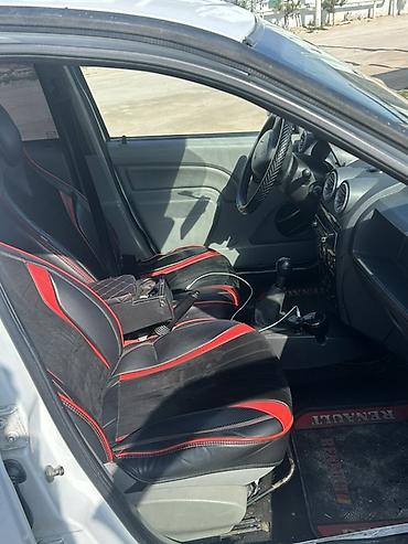 Renault: Renault Logan (ağ sedan) - Kuzov: 4 qapılı sedan, ağ rəng, qara — 22