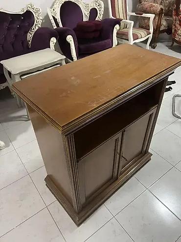 lenjivac sid: Stilska komoda Komoda je u dobrom stanju. 🌟 Dimenzije: Širina: 82 — 4