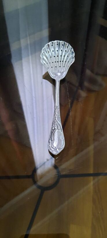 Süfrə ləvazimat dəstləri: Советского времени .Ножи нержавейка 10м .Ножи мельхиор 30м .Ложки — 18