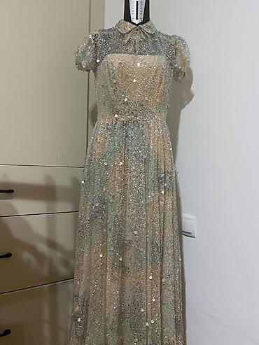 Qadın geyimləri: Elie Saab orijinal parçadan hazırlanmış dizayner modelidir. Açıq pudra — 1