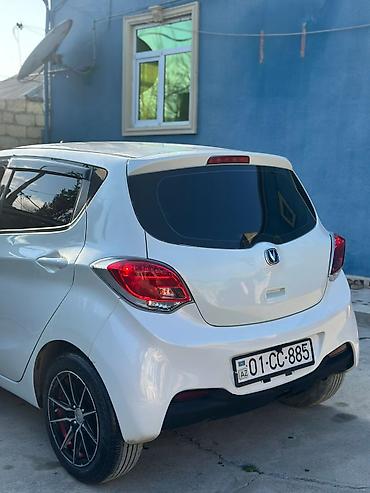 cangan benni: Changan Benni – şəhər üçün kompakт hetçbek Xüsusiyyətlər: - Kuzov: 5 — 4