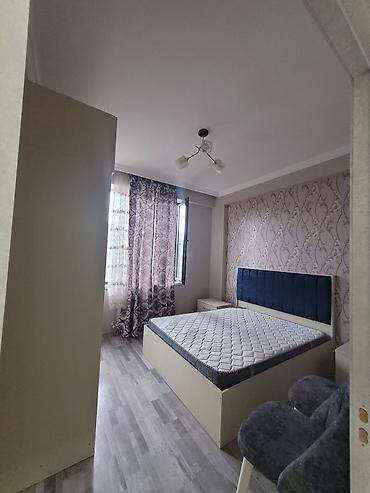 merkezde: 2otaqlı mənzil – tam mebellı və texnikalı Plan: - Geniş işıqlı qonaq — 4