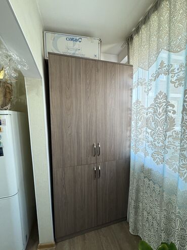 гардеробный шкаф для одежды: Продается качественные шкафы 2 штуки срочно. Высота 235. Ширина 112