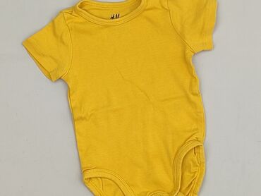 czerwone spodenki na wf: Body, H&M, 3-6 miesięcy, 
stan - Idealny