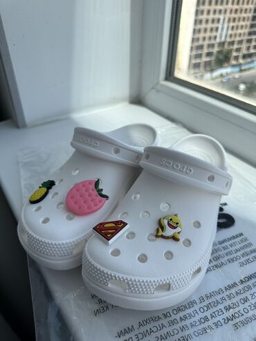 кожаные сандалии: Наименование :Crocs (Sold out на сайте) Бренд: Crocs America 🇺🇸