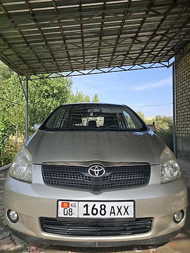 Toyota Corolla Verso: 2004 г., 1.8 л, Механика, Бензин, Хэтчбэк — 2