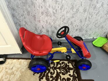 Yemək masaları, oturacaqları: Uşaq üçün pedal ilə idarə olunan kart - Marka/model: GTOYS 88