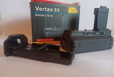 фотокамеру: Ручка держатель аккумуляторов Pixel Vertax E8 предназначена для