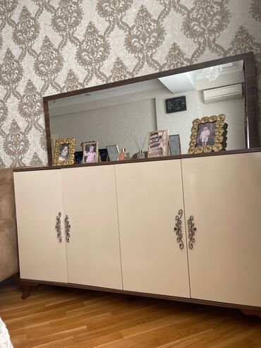 Çarpayılar: Komod satılır 100₼. Yaxşı vəziyyətdədir. Ünvan Yasamal 2266. Fatimə99