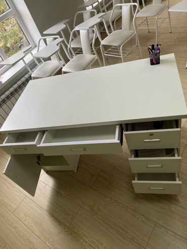 миякий мебел: Офисный Стол, цвет - Белый, Б/у