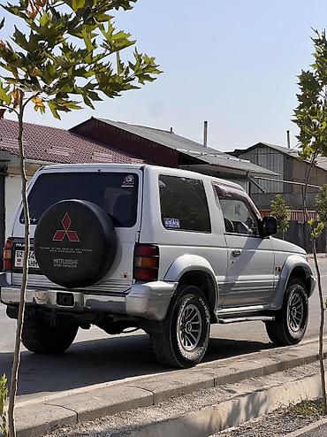 справа: Mitsubishi Pajero: 1992 г., 2.5 л, Автомат, Дизель, Внедорожник — 8