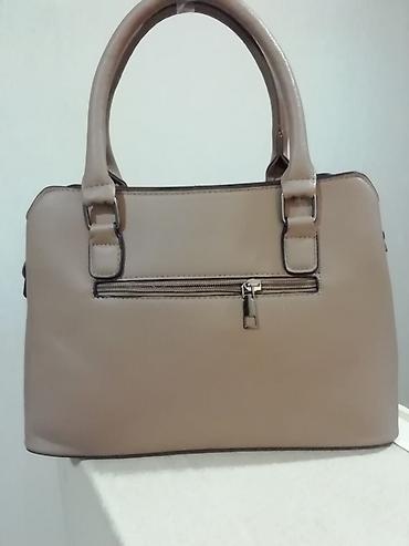 kaisem: Prelepa nova bež tašna dužine 32 cm i visine 23 cm. 3 pregrade unutra — 3