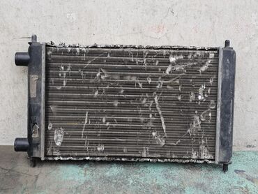 Радиаторы: Радиатор охлаждения двигателя Volkswagen Polo 2, 1985г.в. Оригинал — 8