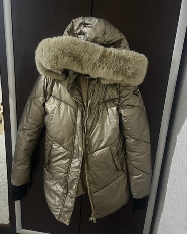 Toy paltarları və aksesuarları: Qadın qış şişme kürk kapüşonlu gödəkçə - Rəng: şampan/qızılı metalik